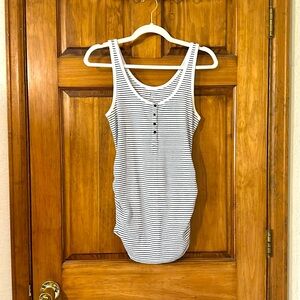Old navy maternity tank top size large
